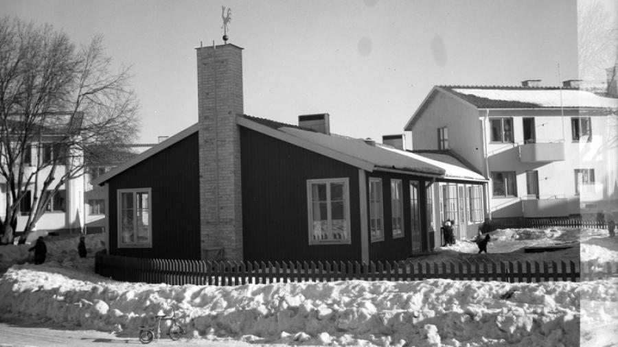 Engelbrektsgården, Klintbergsgatan 2, Gävle. Stadsvy över nybygge. 1948. Carl Larsson