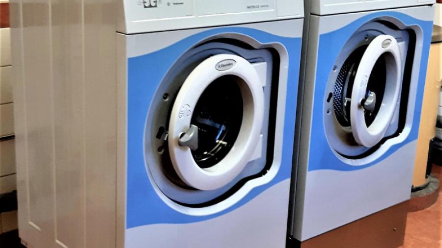 Två tvättmaskiner i varje tvättavdelning